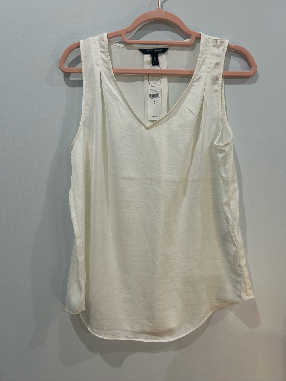 Banana Republic Ivory V-Neck Sleeveless Shell Top
